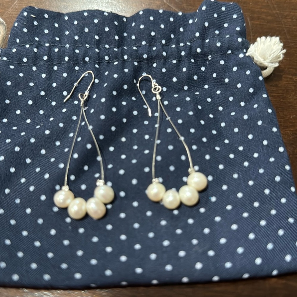 Drop pearl earrings